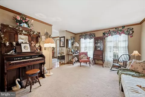 Living - 14391 Clearview Ave, Gainesville, VA 20155 photo 1 of 1