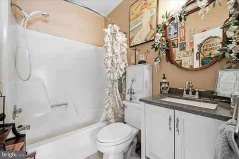 Bath - 14391 Clearview Ave, Gainesville, VA 20155 photo 1 of 5