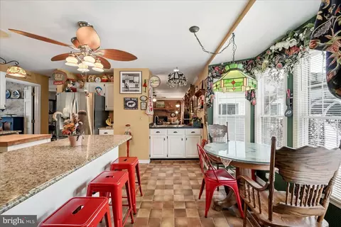 Kitchen - 14391 Clearview Ave, Gainesville, VA 20155 photo 8 of 9