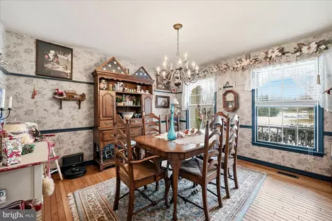 Dining - 14391 Clearview Ave, Gainesville, VA 20155 photo 1 of 2