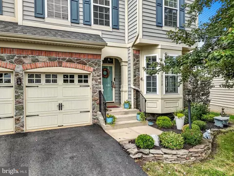 Exterior - 8798 Dancer Ct, Gainesville, VA 20155 photo 3 of 23