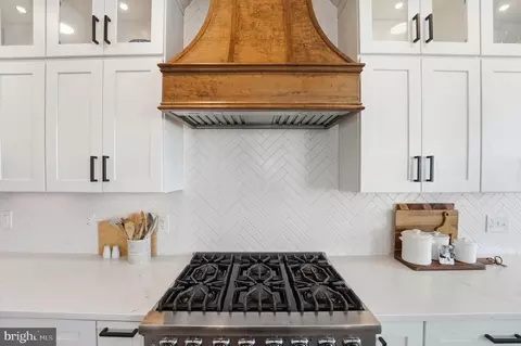 Kitchen - 8798 Dancer Ct, Gainesville, VA 20155 photo 6 of 6