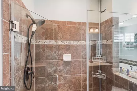Bath - 8798 Dancer Ct, Gainesville, VA 20155 photo 4 of 6