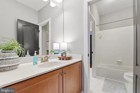 Entry Way - 8798 Dancer Ct, Gainesville, VA 20155 photo 19 of 20