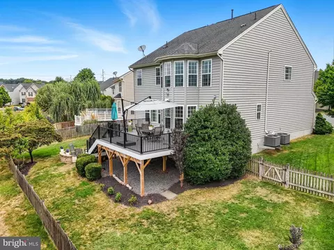 Exterior - 8798 Dancer Ct, Gainesville, VA 20155 photo 7 of 23