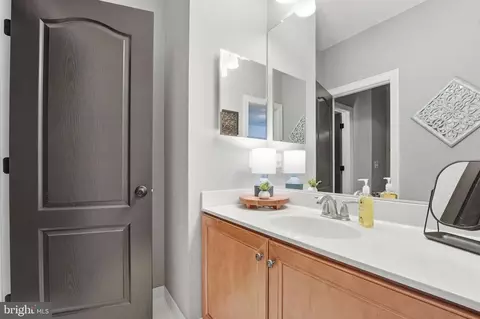 Bath - 8798 Dancer Ct, Gainesville, VA 20155 photo 6 of 6