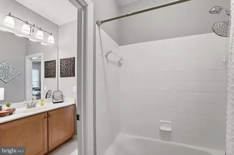 Entry Way - 8798 Dancer Ct, Gainesville, VA 20155 photo 18 of 20