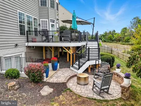 Exterior - 8798 Dancer Ct, Gainesville, VA 20155 photo 9 of 23