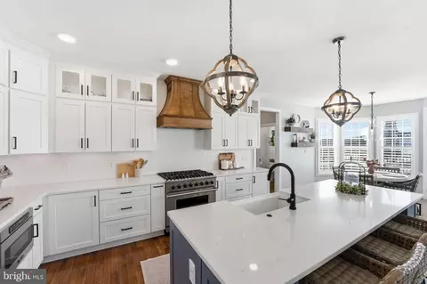 Kitchen - 8798 Dancer Ct, Gainesville, VA 20155 photo 4 of 6