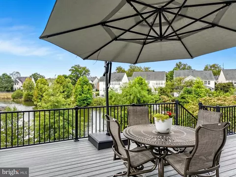 Exterior - 8798 Dancer Ct, Gainesville, VA 20155 photo 14 of 23