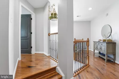 Entry Way - 8798 Dancer Ct, Gainesville, VA 20155 photo 16 of 20