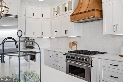 Kitchen - 8798 Dancer Ct, Gainesville, VA 20155 photo 2 of 6