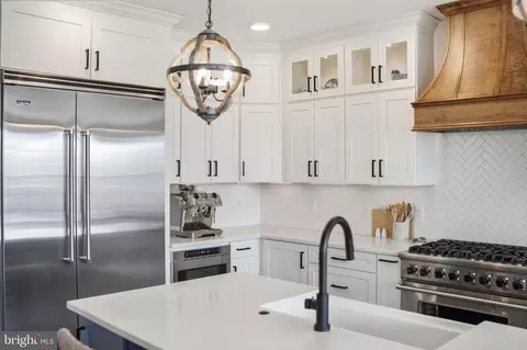 Kitchen - 8798 Dancer Ct, Gainesville, VA 20155 photo 3 of 6