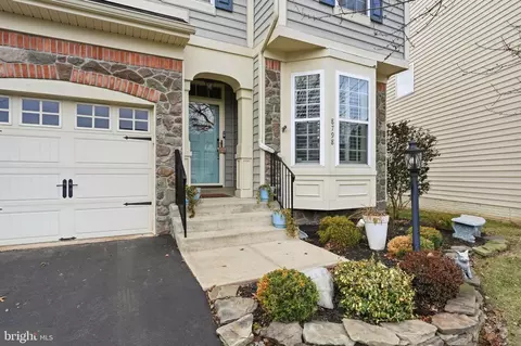 Exterior - 8798 Dancer Ct, Gainesville, VA 20155 photo 4 of 23