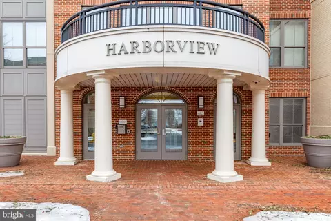 485 Harbor Side St #910, Woodbridge, VA 22191
