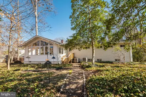 Exterior - 3202 Riverview Dr, Triangle, VA 22172 photo 4 of 8