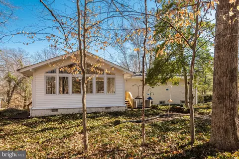 Exterior - 3202 Riverview Dr, Triangle, VA 22172 photo 5 of 8