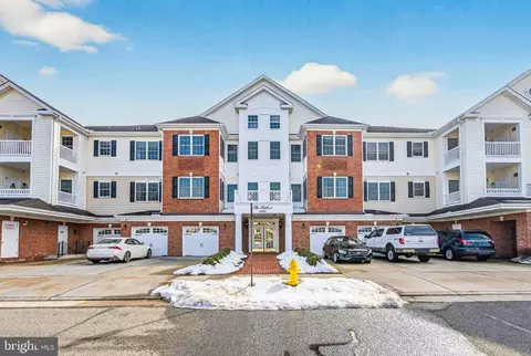 15251 Royal Crest Dr #103, Haymarket, VA 20169
