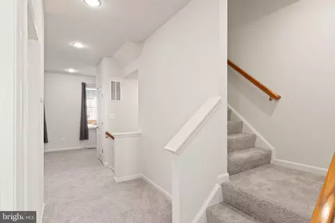 Entry Way - 9092 Ribbon Falls Loop, Bristow, VA 20136 photo 10 of 14