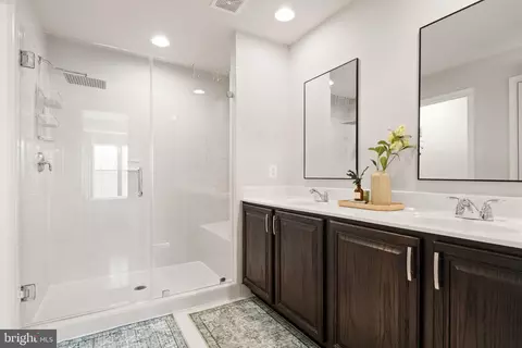 Bath - 9092 Ribbon Falls Loop, Bristow, VA 20136 photo 2 of 3