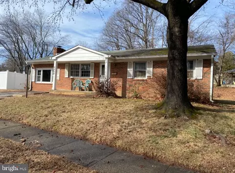 4520 Edinburg Dr, Woodbridge, VA 22193