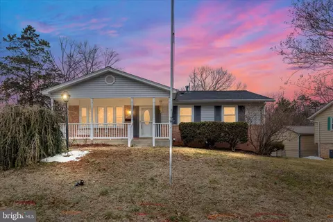 7398 Roxbury Ave, Manassas, VA 20109