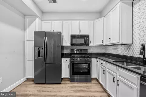 Kitchen - 4110 Potomac Highlands Cir, Triangle, VA 22172 photo 2 of 4