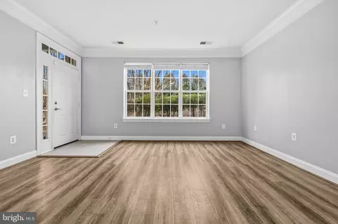 Living - 4110 Potomac Highlands Cir, Triangle, VA 22172 photo 4 of 5