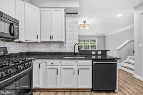 Kitchen - 4110 Potomac Highlands Cir, Triangle, VA 22172 photo 3 of 4