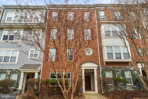 Exterior - 4110 Potomac Highlands Cir, Triangle, VA 22172 photo 2 of 4