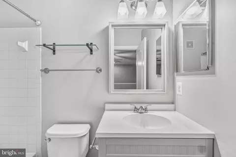 Bath - 4110 Potomac Highlands Cir, Triangle, VA 22172 photo 1 of 1