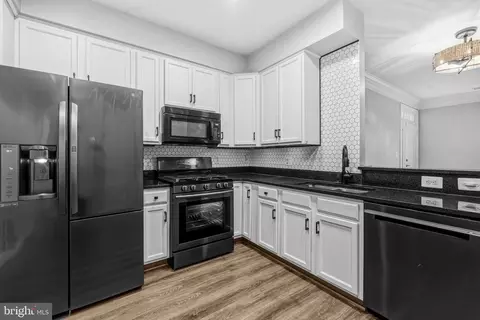 Kitchen - 4110 Potomac Highlands Cir, Triangle, VA 22172 photo 4 of 4