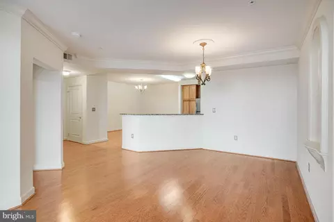 Living - 485 Harbor Side St #813, Woodbridge, VA 22191 photo 5 of 5