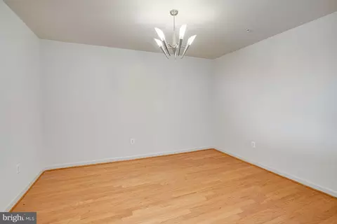Living - 485 Harbor Side St #813, Woodbridge, VA 22191 photo 3 of 5