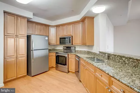 Kitchen - 485 Harbor Side St #813, Woodbridge, VA 22191 photo 3 of 3