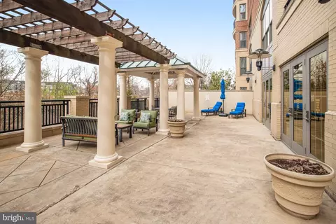 Exterior - 485 Harbor Side St #813, Woodbridge, VA 22191 photo 4 of 7