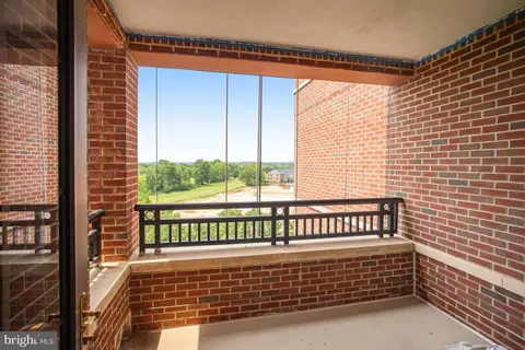 Exterior - 485 Harbor Side St #813, Woodbridge, VA 22191 photo 3 of 7