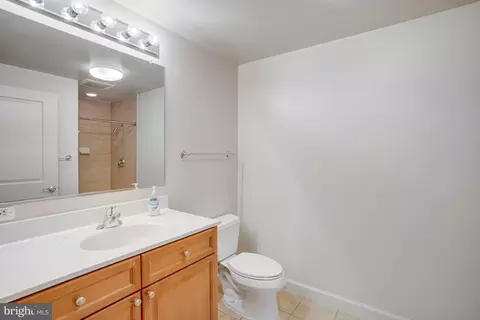 Bath - 485 Harbor Side St #813, Woodbridge, VA 22191 photo 2 of 2