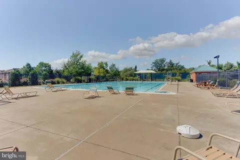 Exterior - 485 Harbor Side St #813, Woodbridge, VA 22191 photo 5 of 7