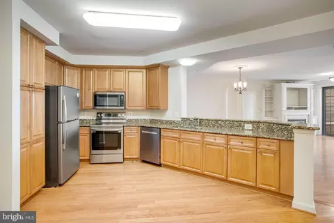 Kitchen - 485 Harbor Side St #813, Woodbridge, VA 22191 photo 2 of 3