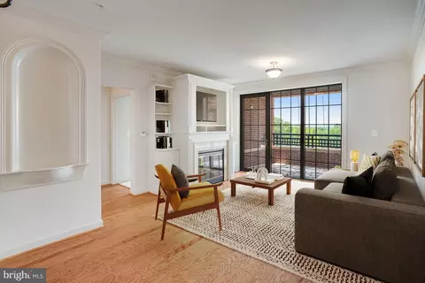 Living - 485 Harbor Side St #813, Woodbridge, VA 22191 photo 1 of 5