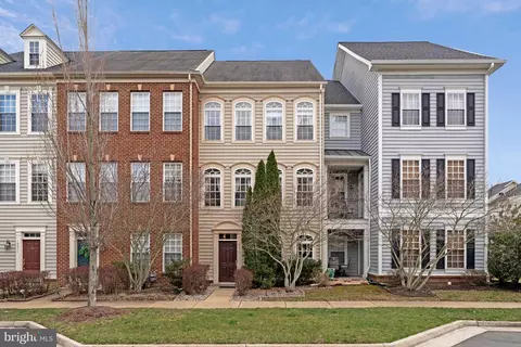 10615 Bristow Station Dr, Bristow, VA 20136