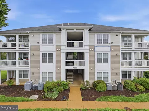 8091 Lacy Dr #203, Manassas, VA 20109