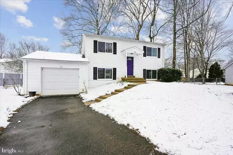 5303 Stockton Ct, Woodbridge, VA 22193