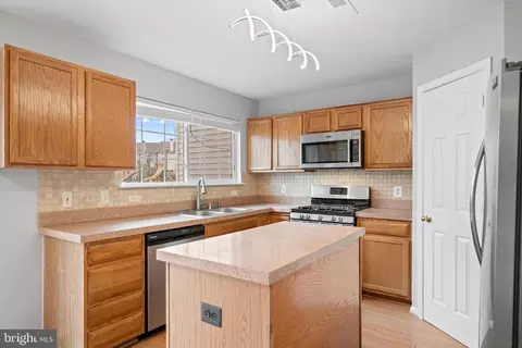 Kitchen - 16932 Toms River Loop, Dumfries, VA 22026 photo 2 of 2