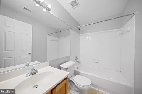 Bath - 16932 Toms River Loop, Dumfries, VA 22026 photo 1 of 3