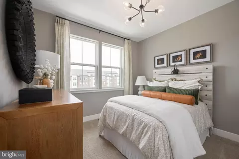 Bedroom - 11369 Hypatia Loop, Manassas, VA 20109 photo 6 of 10