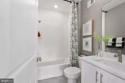 Bath - 11369 Hypatia Loop, Manassas, VA 20109 photo 4 of 8