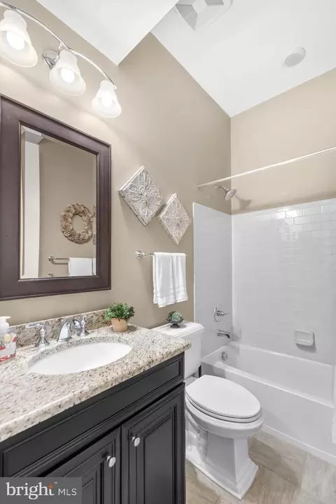 Bath - 6061 Trotters Point Ln, Gainesville, VA 20155 photo 3 of 4