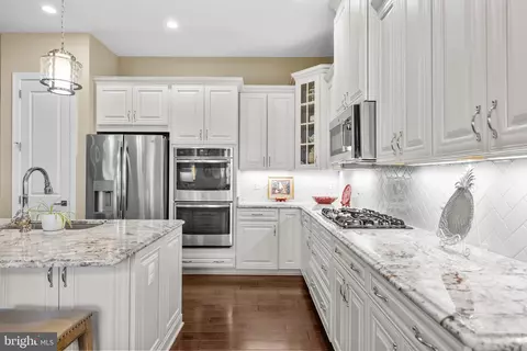 Kitchen - 6061 Trotters Point Ln, Gainesville, VA 20155 photo 3 of 6